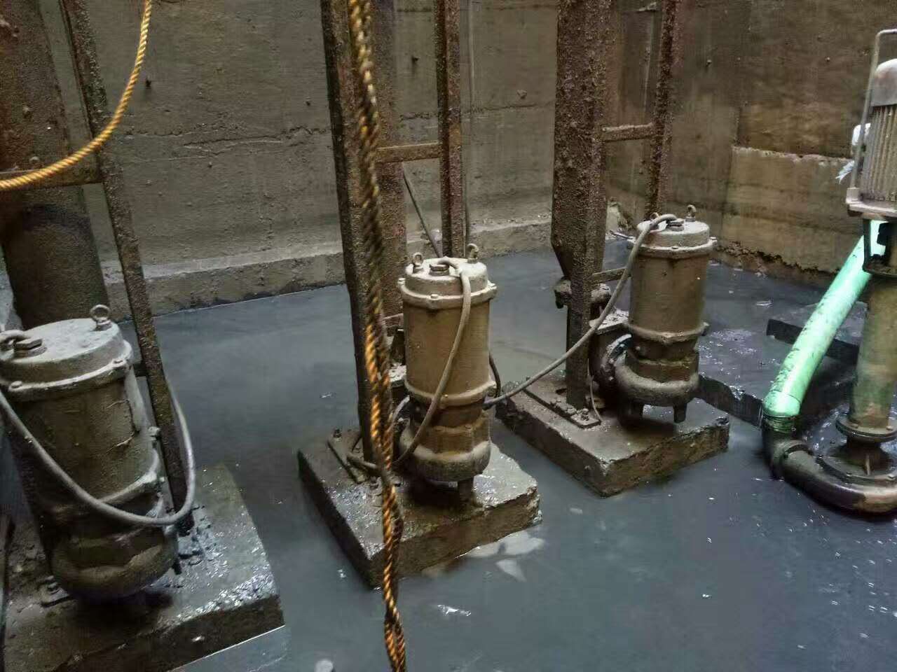 尖草坪污水池清理